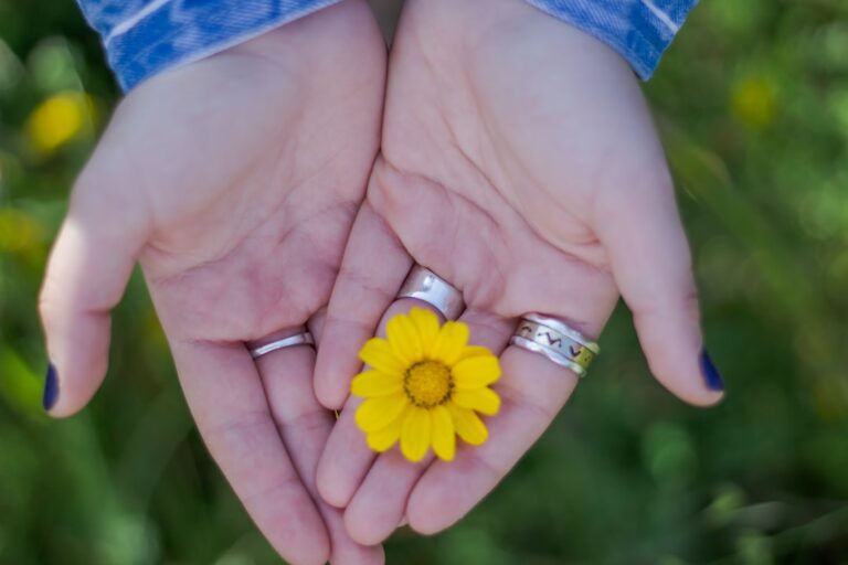 Why Quality Matters in Hand Accessories for Everyday Wear